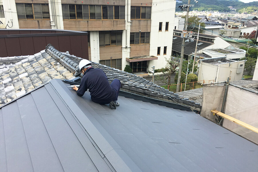 建物の寿命を延ばす「屋根の葺き替え」